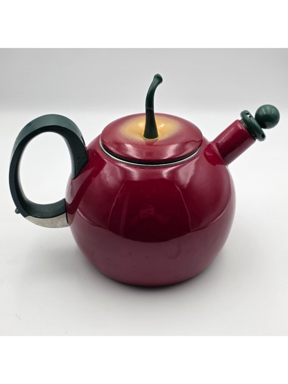 Apple Teapot Kettle 2.5 Qt Red Enamel Green Handle Vintage Kitchen